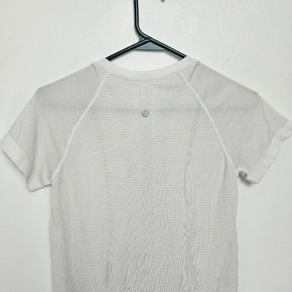 Lululemon Swiftly Tech Short Sleeve  Top Sz 12 Silver White - Picture 6 of 10